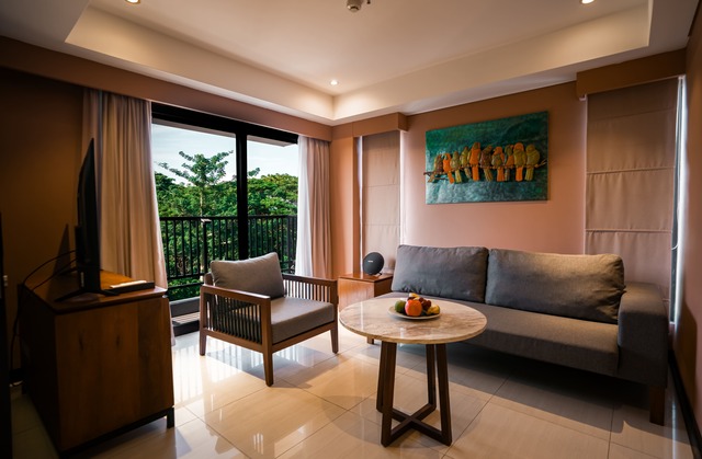 1737420982.2736_The_Nest_Hotel_Bali_suite_room-5.jpg