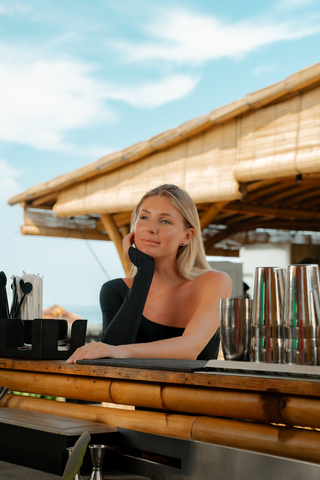 guest-enjoying-cocktails-rooftop-bar-jpg.jpg